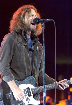 Eddie Vedder, live, concert, pictures, picture, photos, photo, pics, pic, images, image, hot, sexy, latest, new