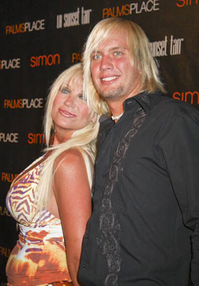 Linda Hogan, Charlie Hill, engaged, wedding, pictures, picture, photos, photo, pics, pic, images, image, hot, sexy, latest, new, 2010