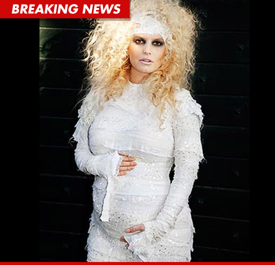 Jessica Simpson pregnant