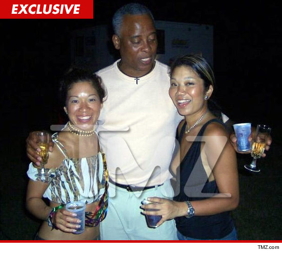 1129_conrad_murray_tmz_drinks