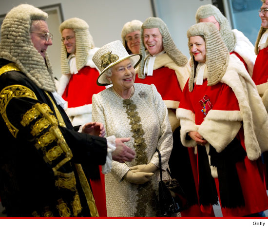 1208_wigs_queen_getty
