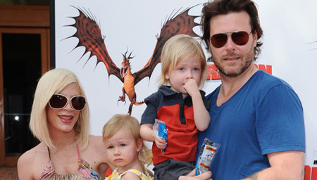 tori-spelling-dean-mcdermott-lead