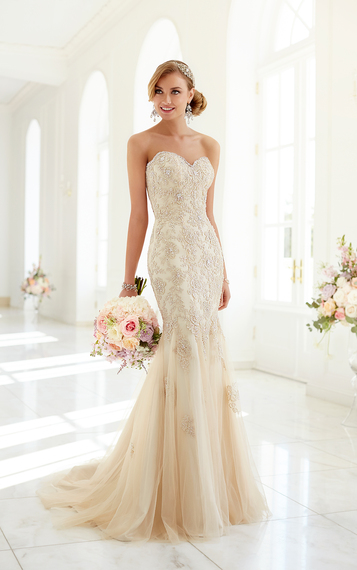 2014-12-22-17stellayorkweddinggown.jpg