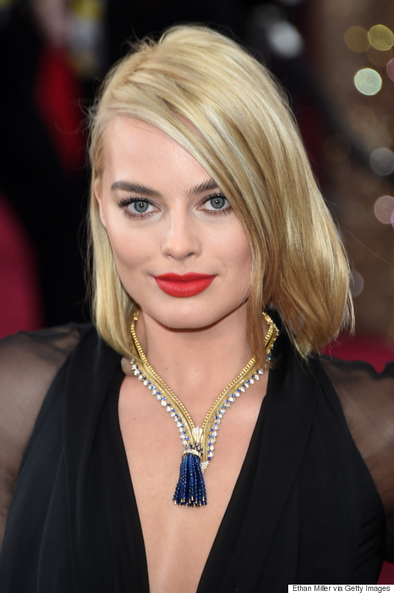 margot robbie necklace