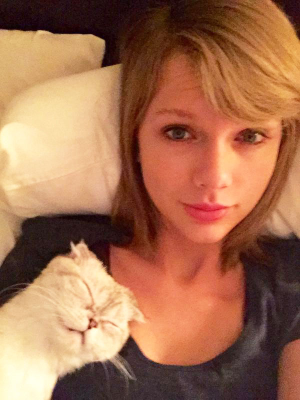 Taylor Swift makeup-free